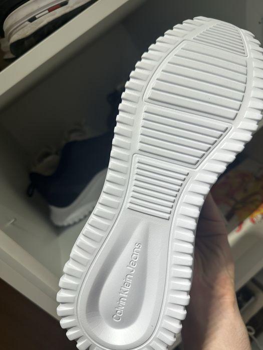 Adiasi Calvin Klein marimea 43, noi