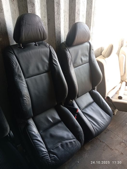 Передние сиденья Lexus LS460