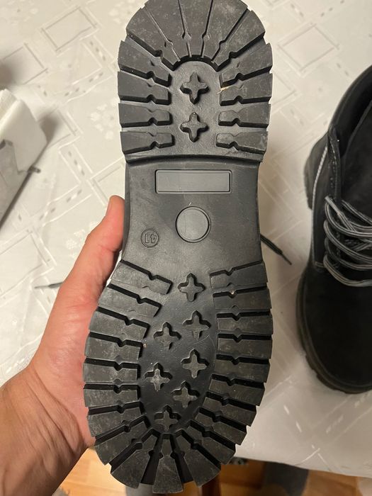 Чисто нови обувки кожени