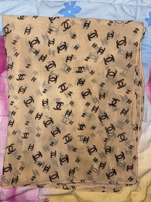 Много красив нов шал с емблеми Cha*nel