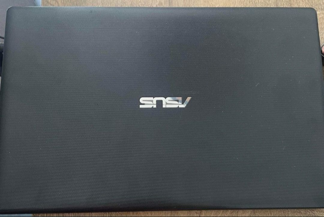 Laptop asus si incarcator