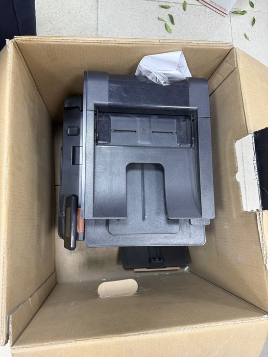 5 компьюторных блоков и мониоры, принтеры