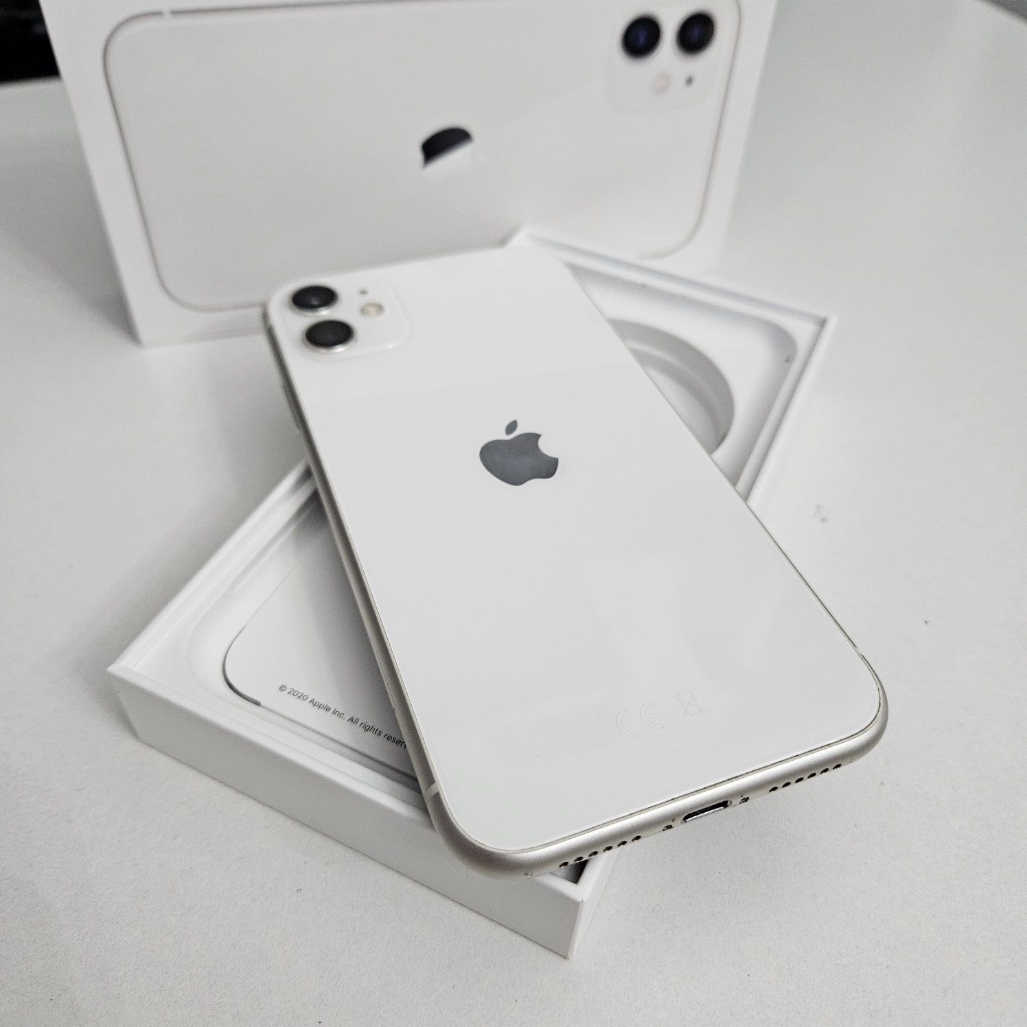iPhone Айфон 11 (64Gb)