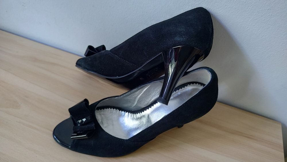 pantofi decupați 39