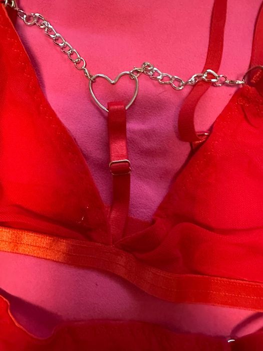 Set lenjerie intimă roșie – nou, complet, potrivit pentru craciun