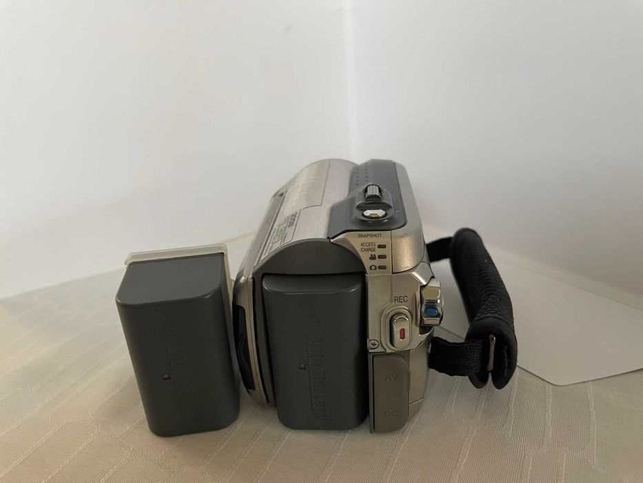 JVC видео камера/рекордер+2бр. батерии+ докинг станция