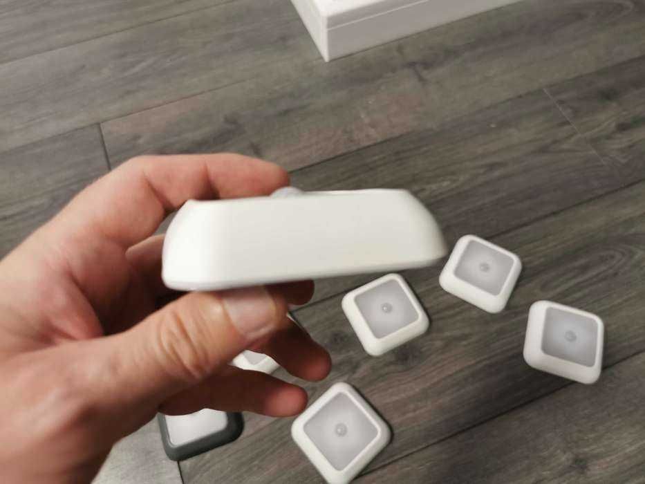 Lumini LED pentru scari sau perete, cu senzor de miscare (pe baterii)