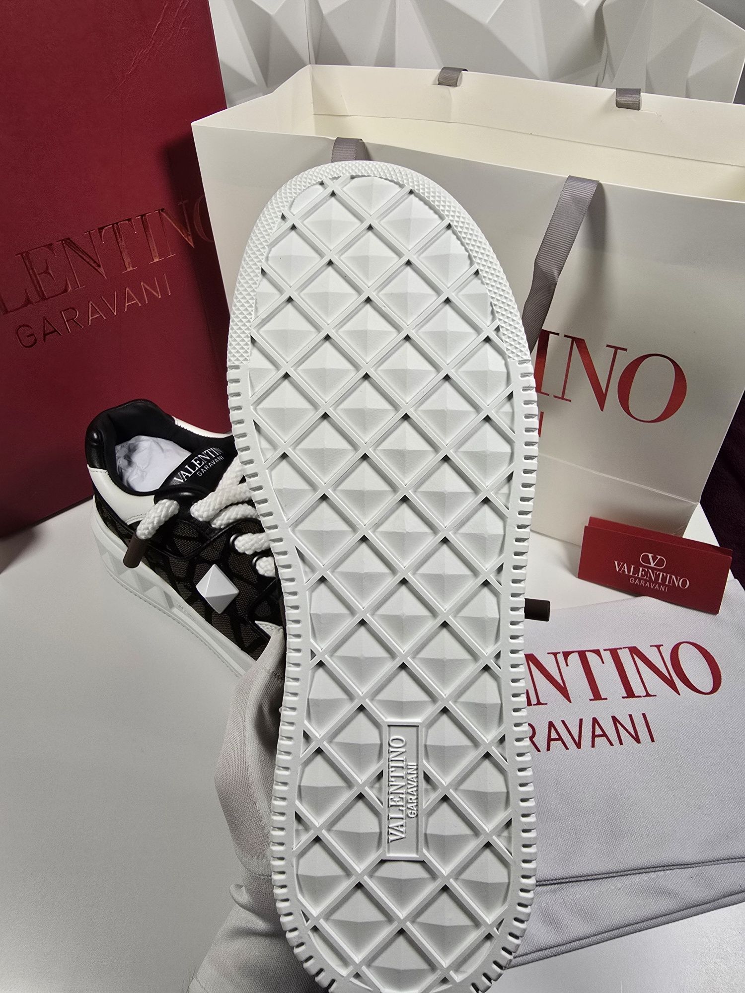Обувки Valentino