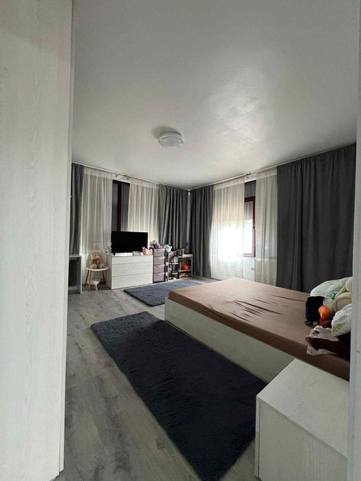 Casă de vânzare cu parcare pavată