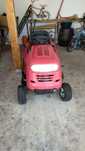 Tractor tuns iarba
