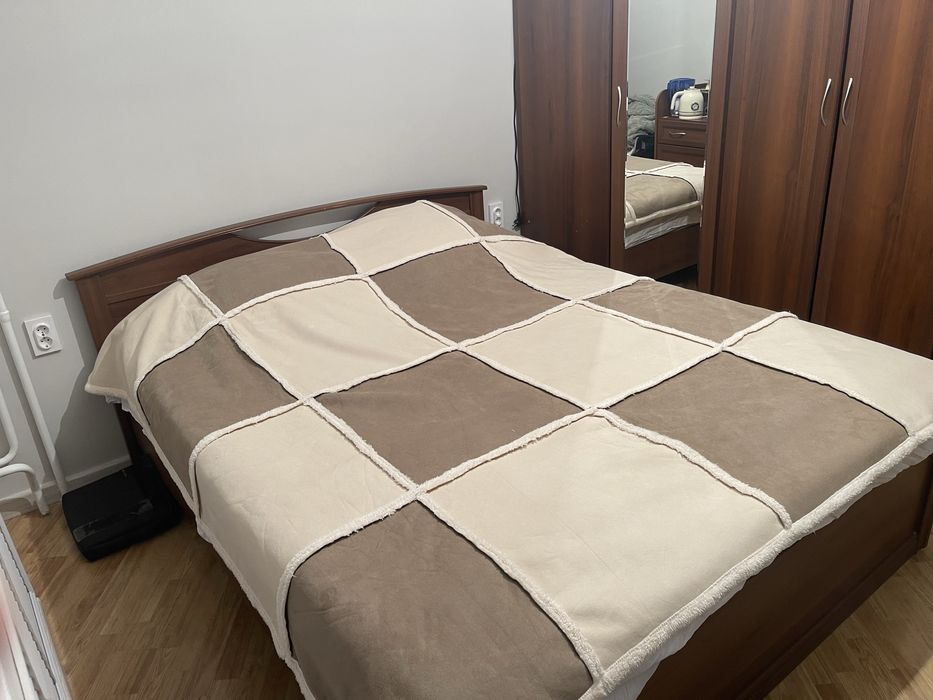 Продам кровать деревяную 160х200