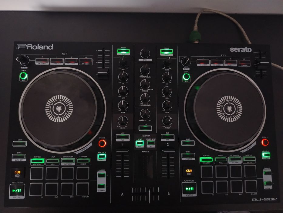 Consola dj Roland dj 202 și căști alecto