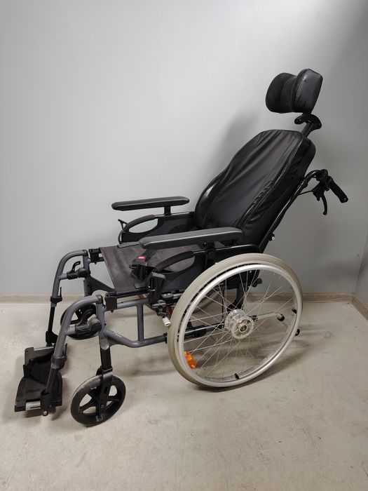 Carucior pliabil/fotoliu rulant pentru persoane cu dizabilitati.45