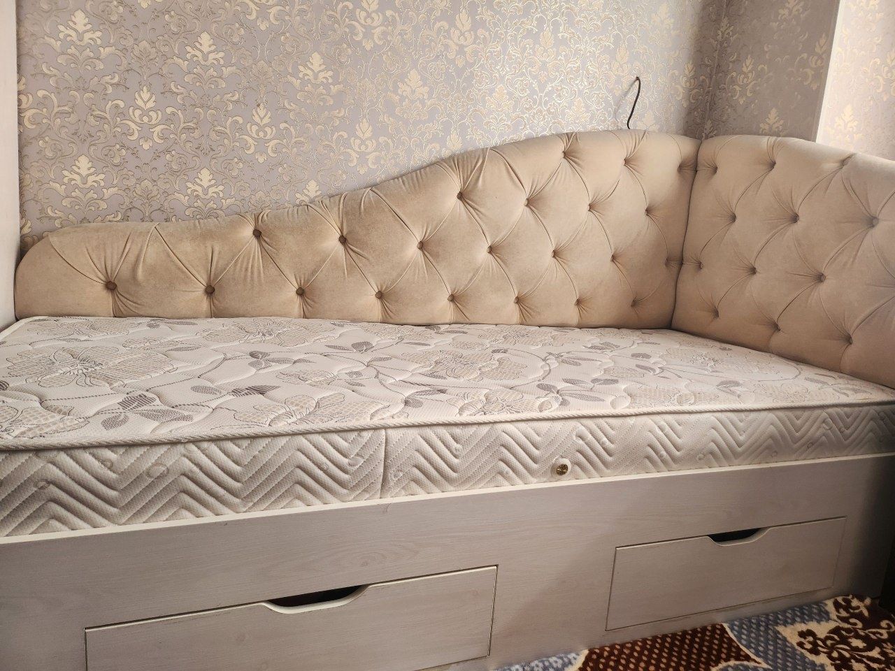 bir kishilik divan
