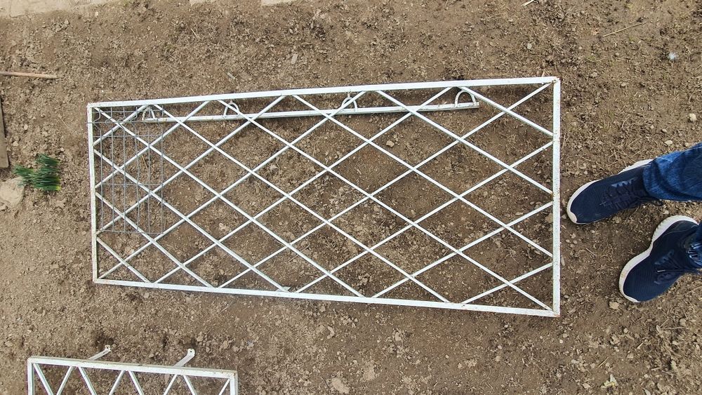 Grilaje ferestre , geamuri , casa , sau gard