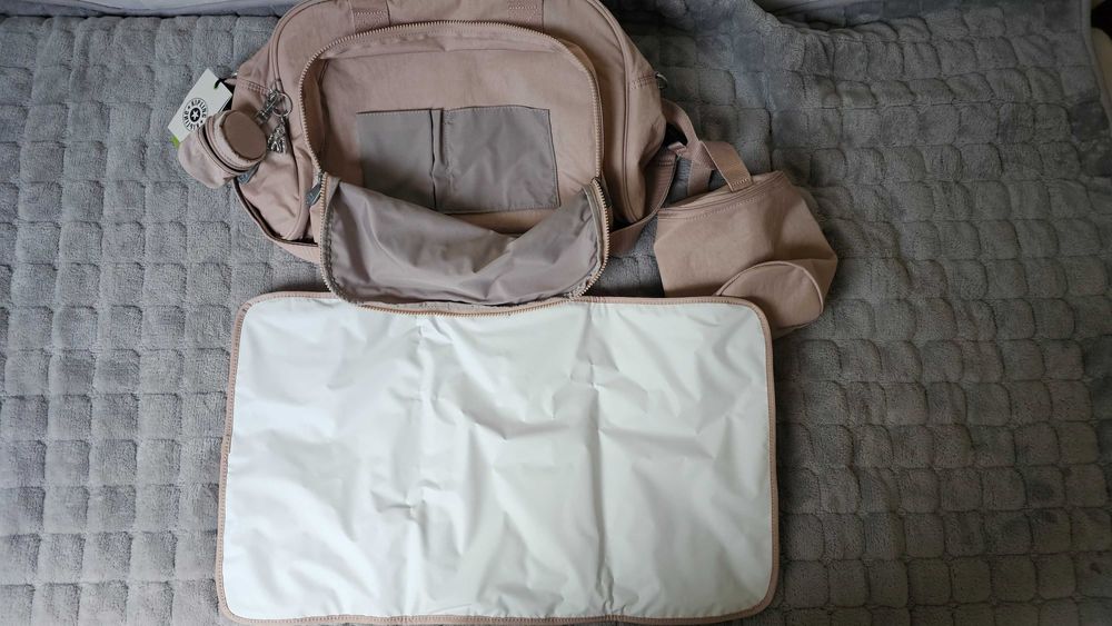Geanta mare pentru bebelusi Kipling Camama noua cu eticheta