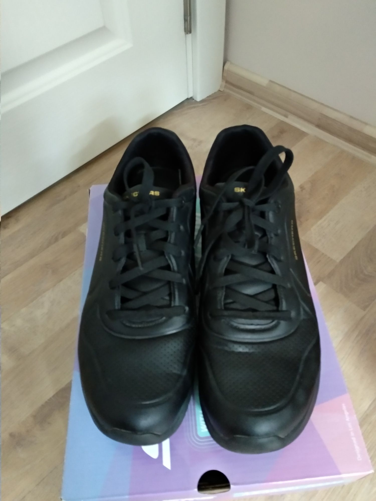 Дамски черни сникърси Sketchers 40 номер