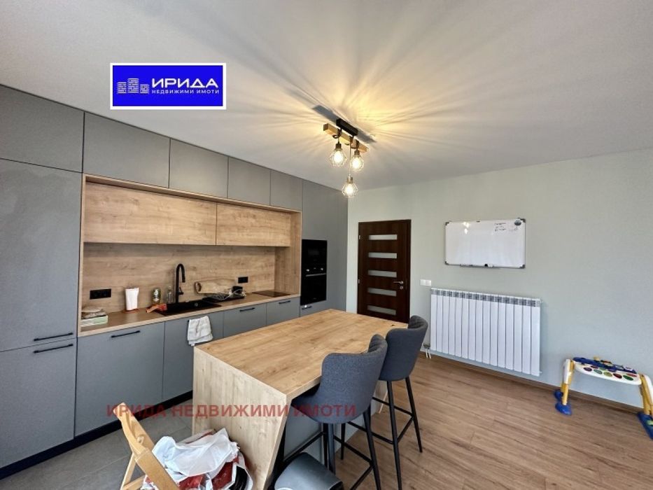 Просторен тристаен апартамент в квартал Манастирски ливади с двор