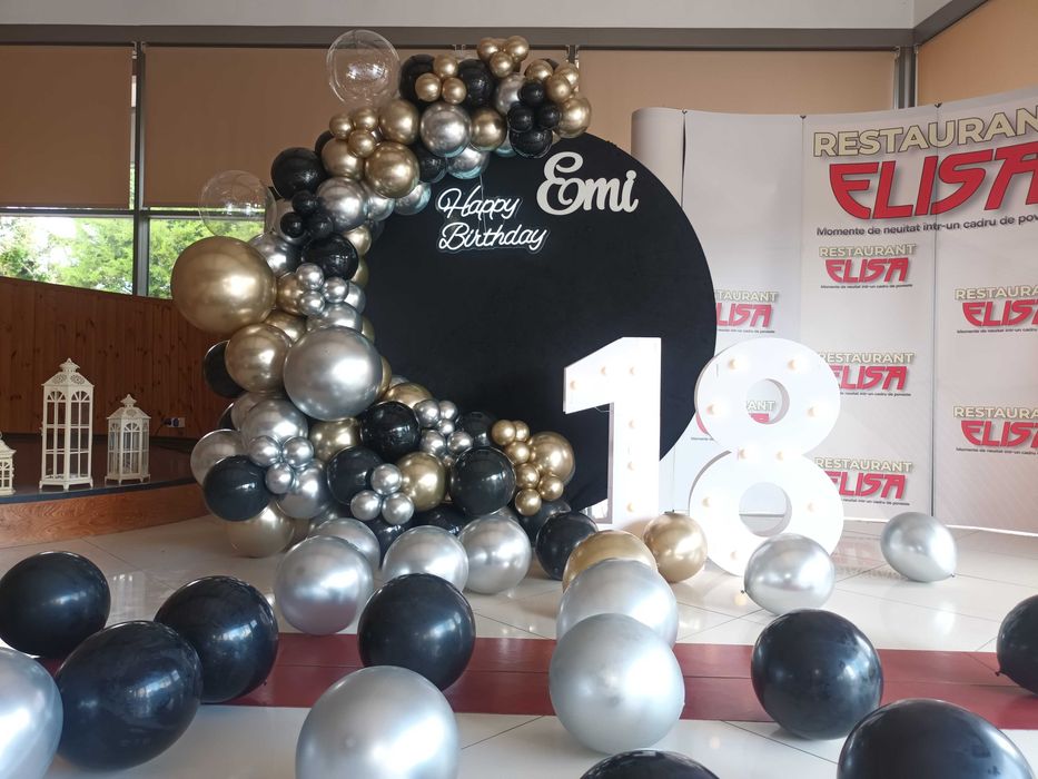 Aranjamente majorat Decor baloane Photocorner 18 ani / zi de nastere