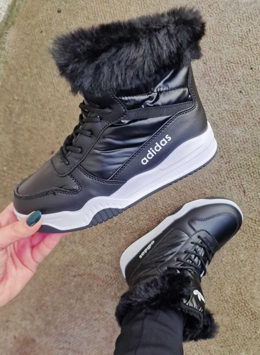 Дамски апрески с пух и връзки