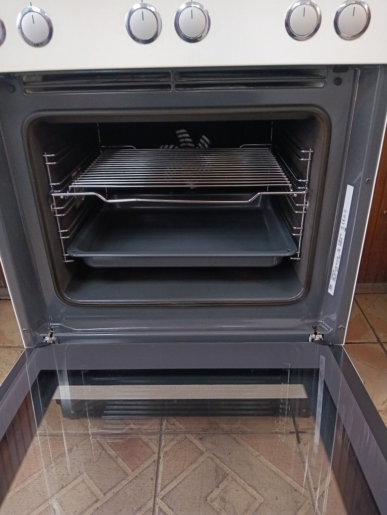 Свободно стояща печка с керамичен плот VOSS Electrolux 2годиниГаранция