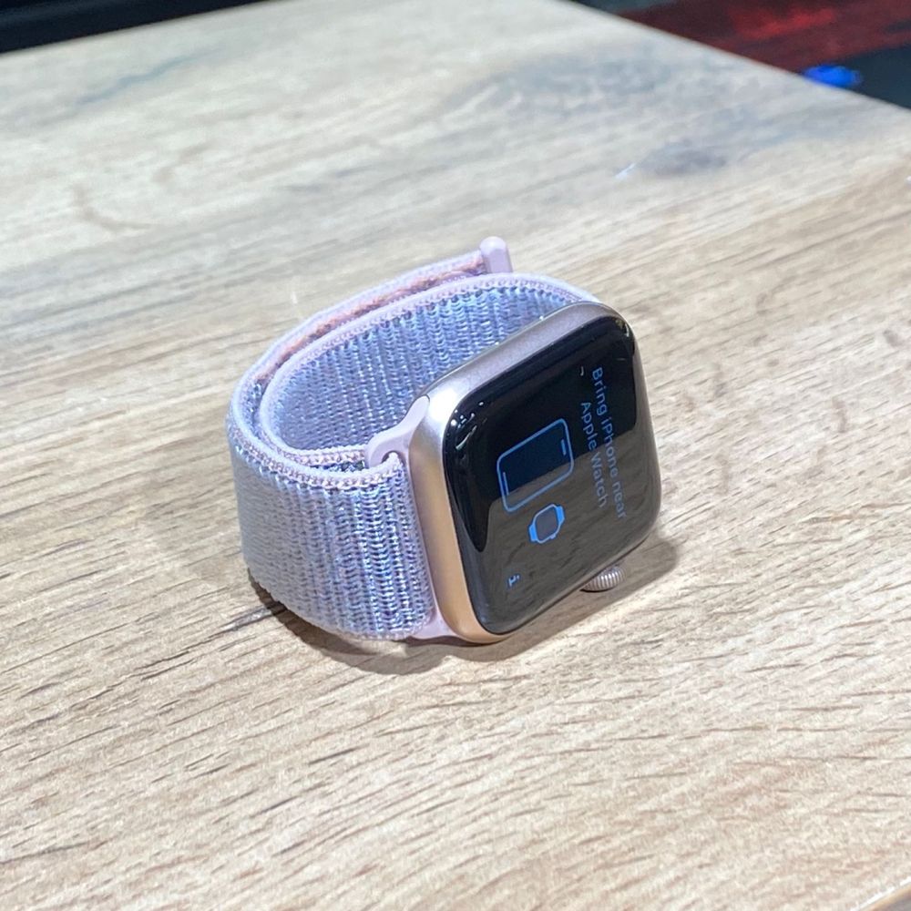 Apple watch 4 series, 40 mm, Gold, АКБ 92%, 9332/А10