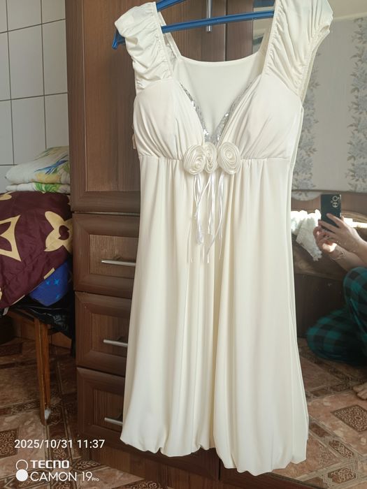 Платье молочного цвета
