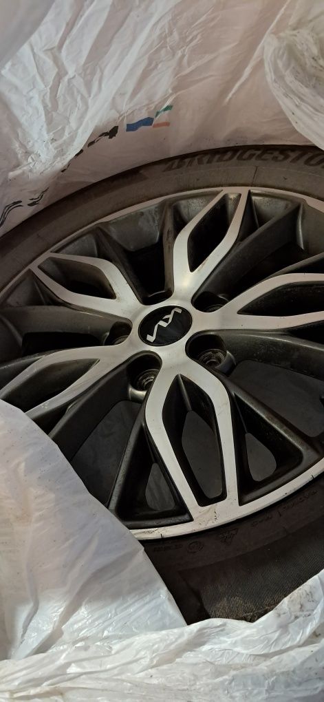 Диски с шинами R 17 5*114/3 ет7 j7