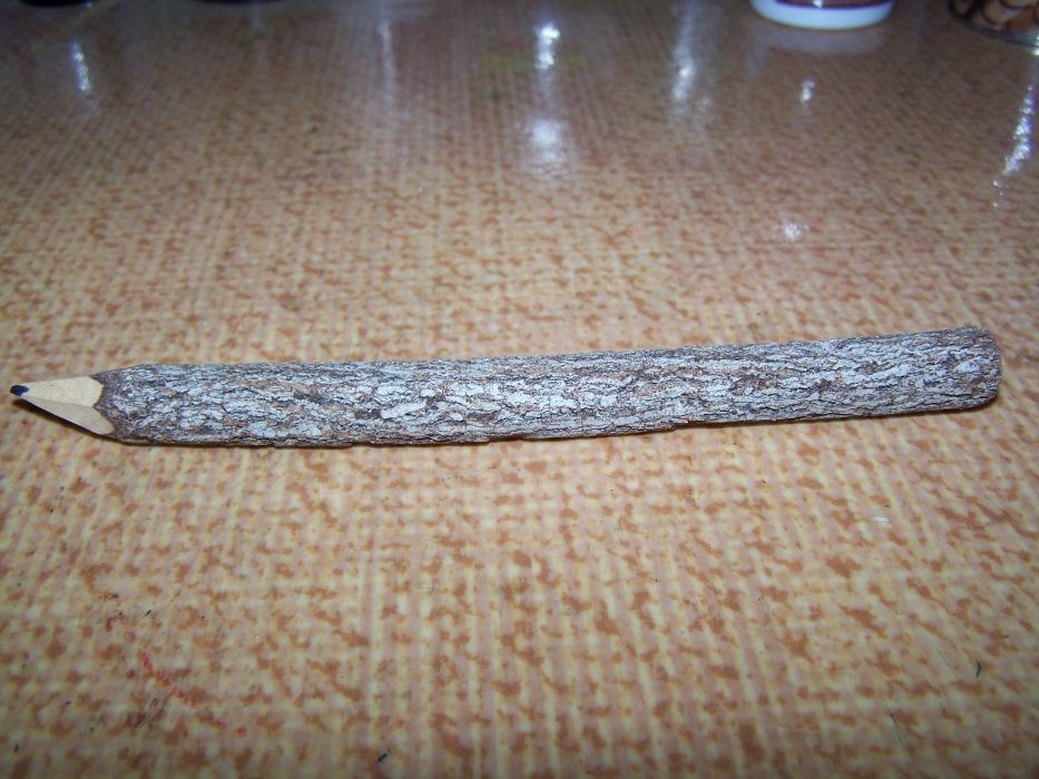 Молив с кора от дърво