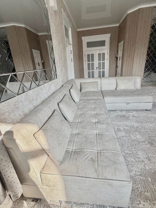 Продаю мягкий уголок с большим пуфиком!