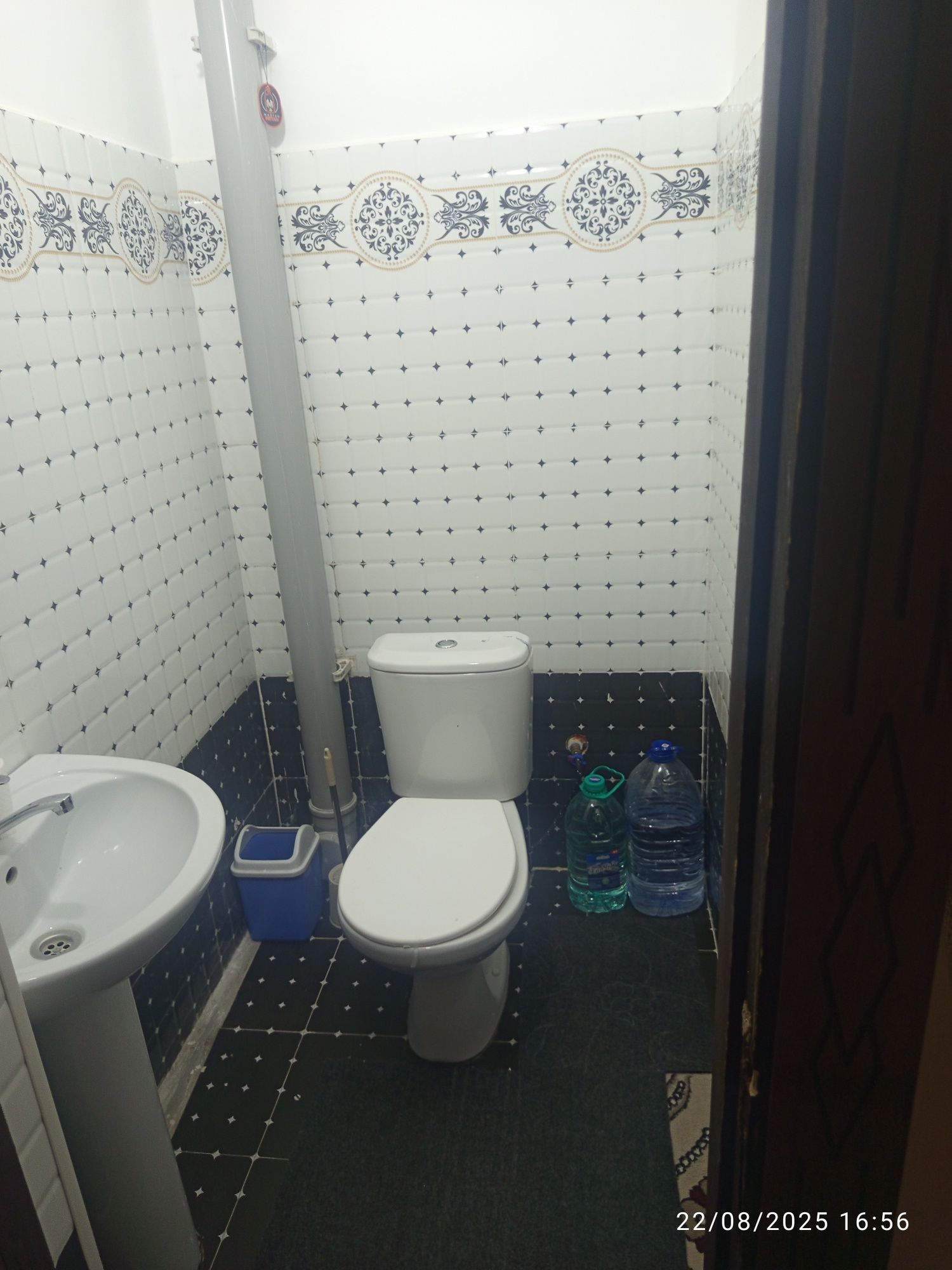 3 xonaliy dom oilaga ijaraga berladi.