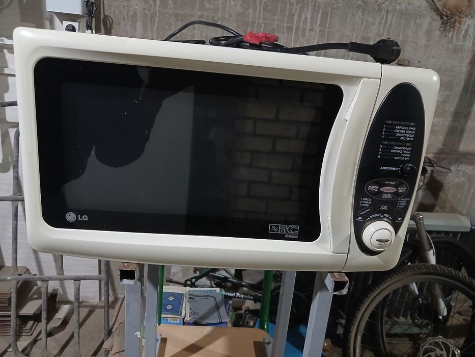 Б/у микроволновая печь в хорошем состояние