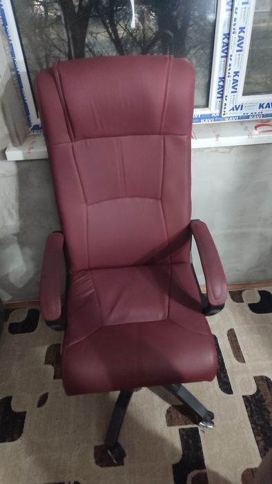 Кожанный офисное кресло