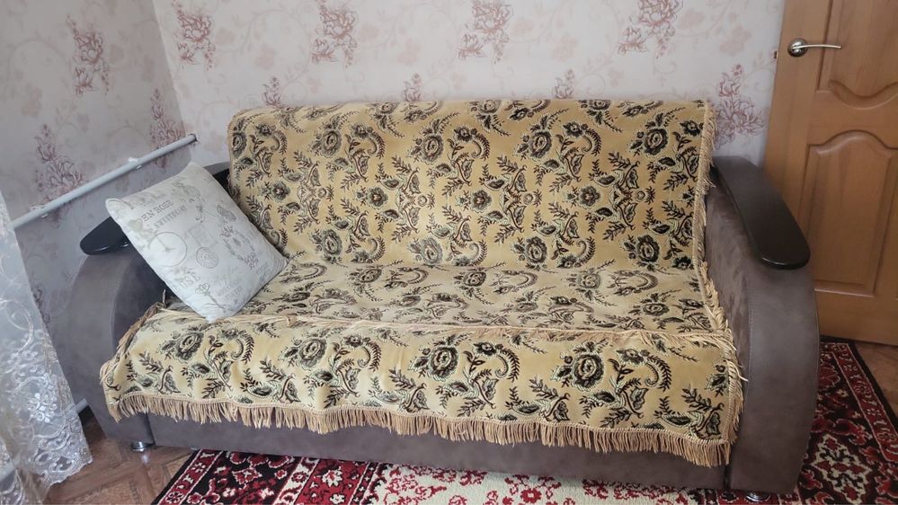 Продам диван в хорошем состоянии.