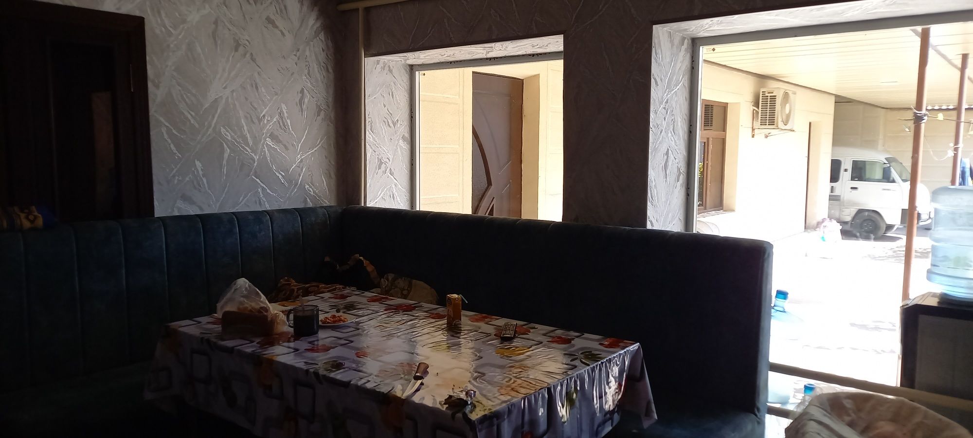 Zangata bogzorda 6 sotix molxonasi xam bor 5 xona uy tayyor uy