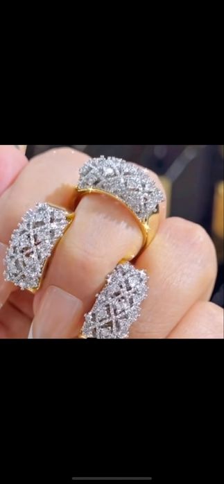 Продам красивые  комплекты не чернеет  нержавеющую бижутерию  но ю