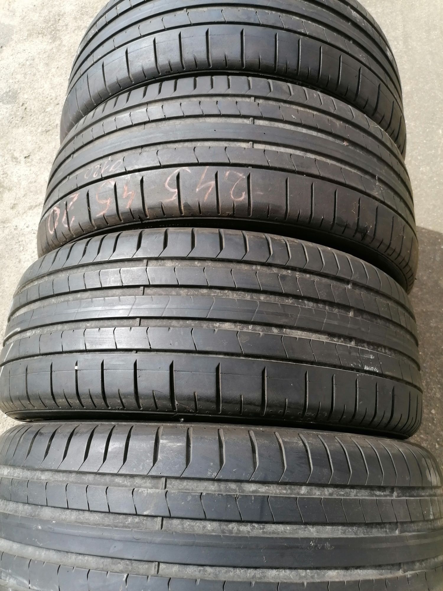 Vând 4 anvelope vară pirelli 245.45.20