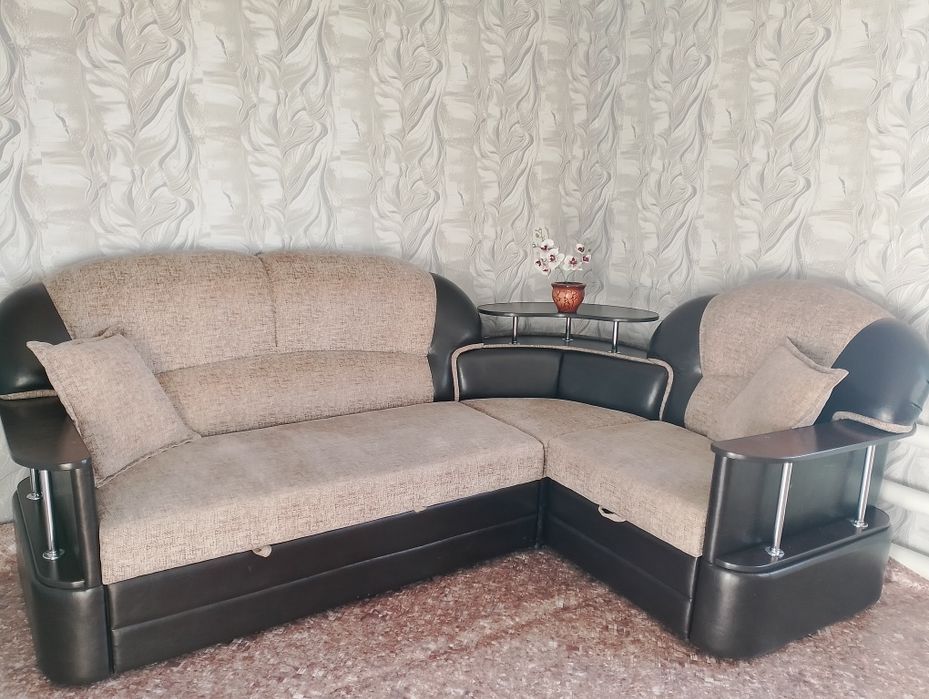 Продам угловой диван+кресло