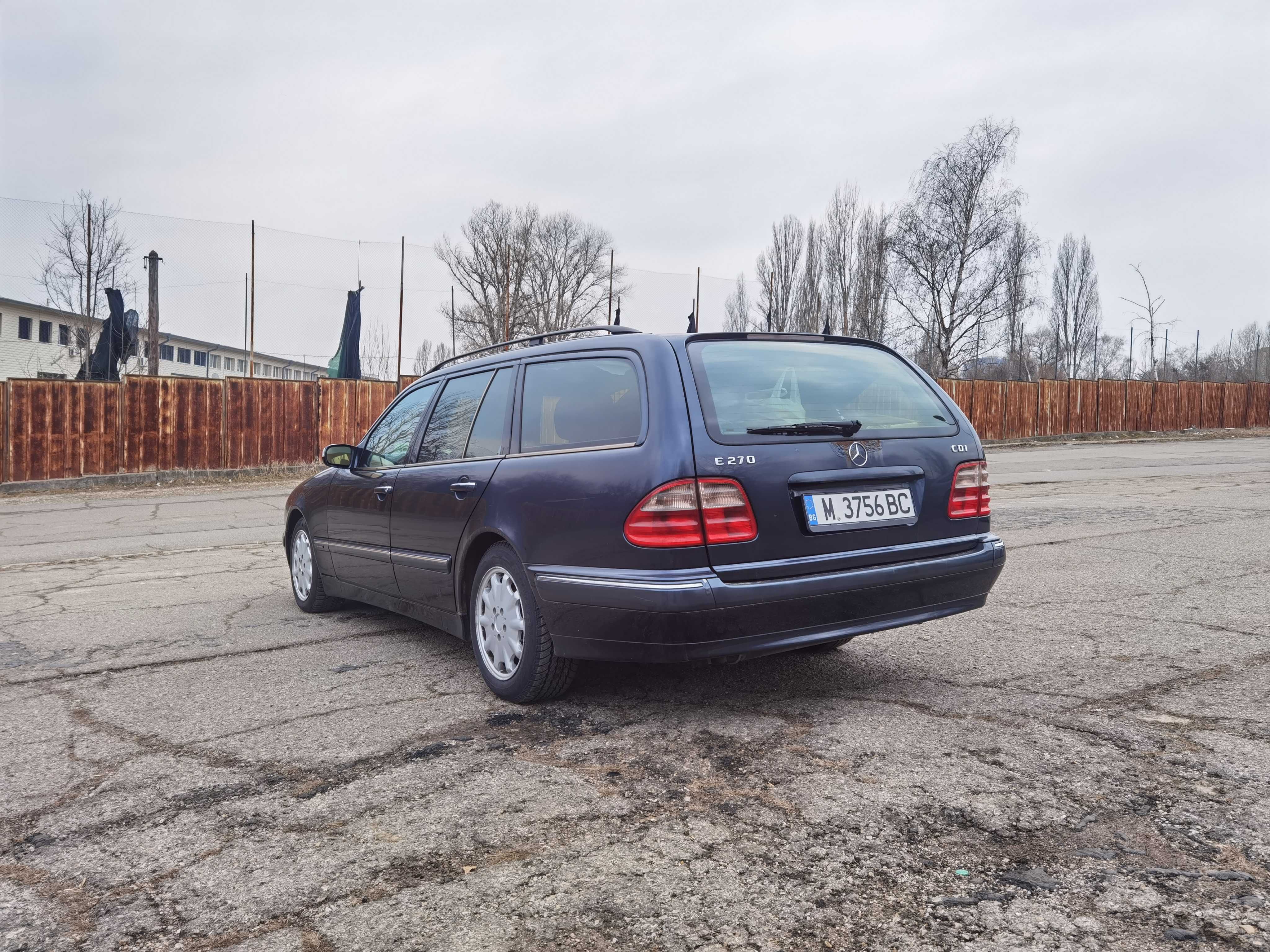 Продава се Mercedes E270