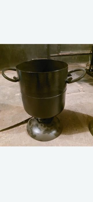 Продам урно во двор