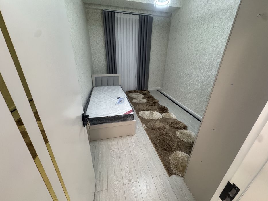 Olmazor tumani qorasaroy suv boyida  3 xona navastroyka sotiladi