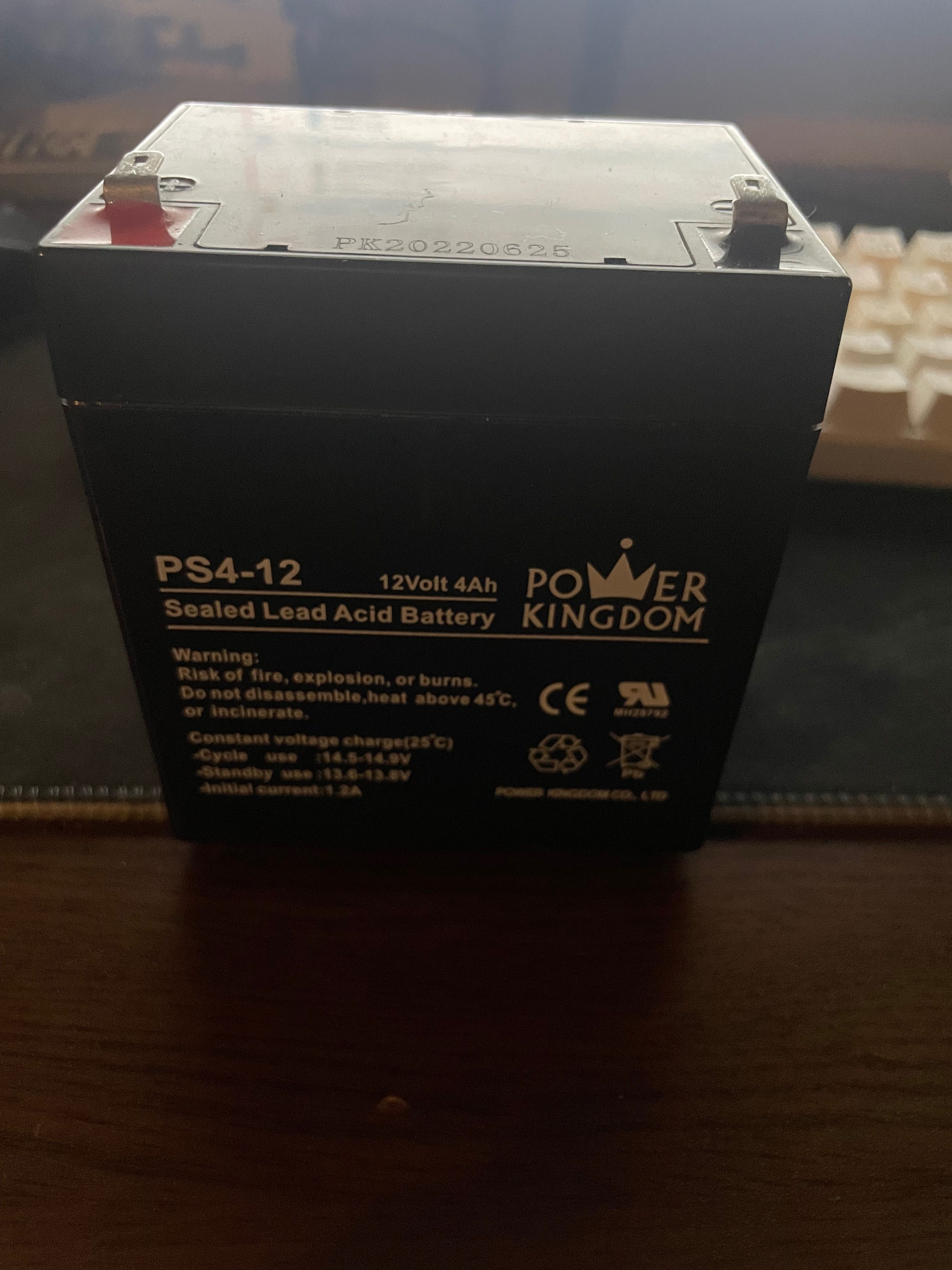 Малък акумулатор 12Volt 4Ah