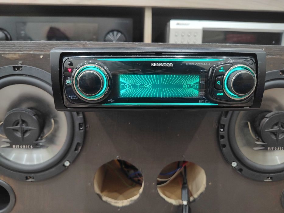 Висок клас KENWOOD KDC-W7544U USB / AuX / CD / MP3