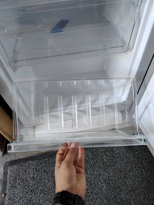 *Ново* Тъмно сив Комбиниран Хладилник с фризер CHIQ 176 см