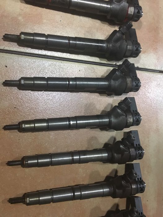 Injector 2.0tdi euro5 vw audi Skoda seat cod 03L130277J pret 100€/buc