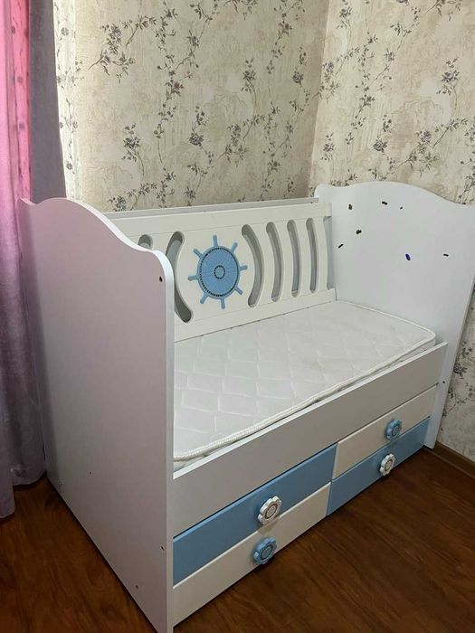 Детская кроватка