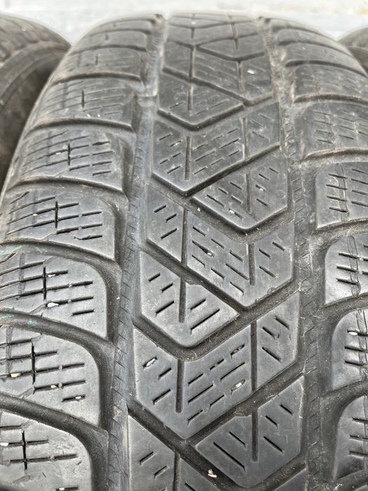 4 бр. зимни гуми 215/65/17 Pirelli DOT 3716 5-5,5 mm