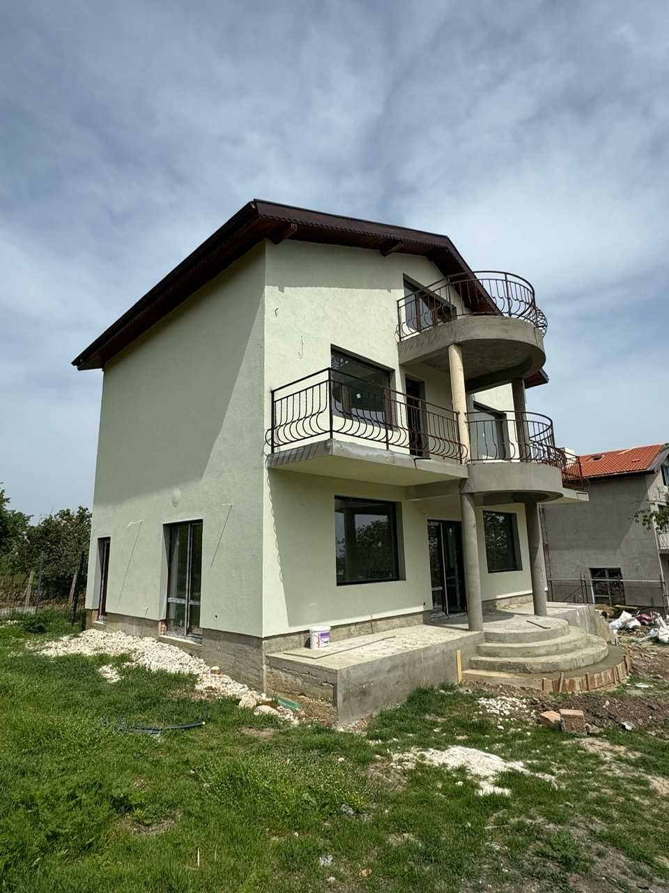 Нова къща близко до морето и Варна