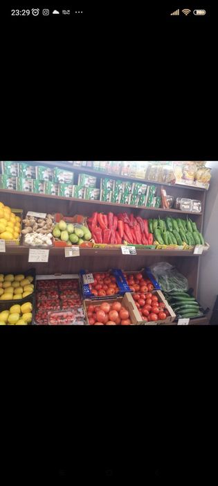 Продавам 2 бр.стелажи.