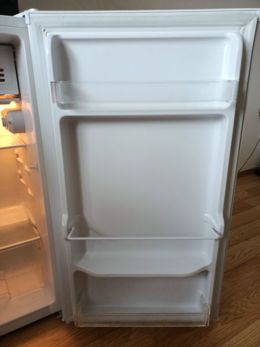 Frigider cu o ușă albastros